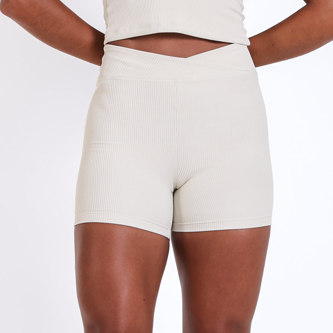 Short Busy Off White